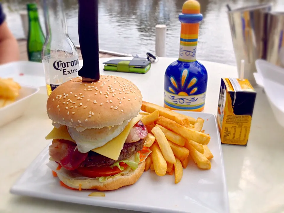 Beef burger at pelicans south yunderup very yummy.|woodfiredさん