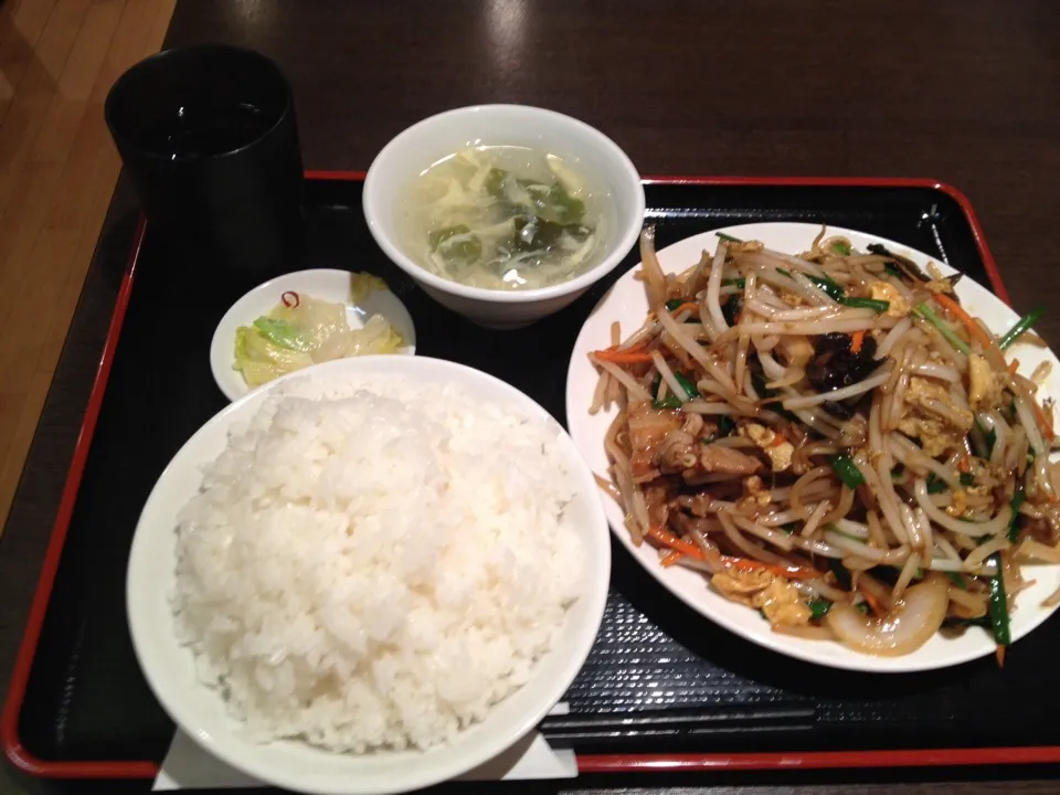 Snapdishの料理写真:肉野菜炒め定食  ボリュームあり過ぎ|おっちさん