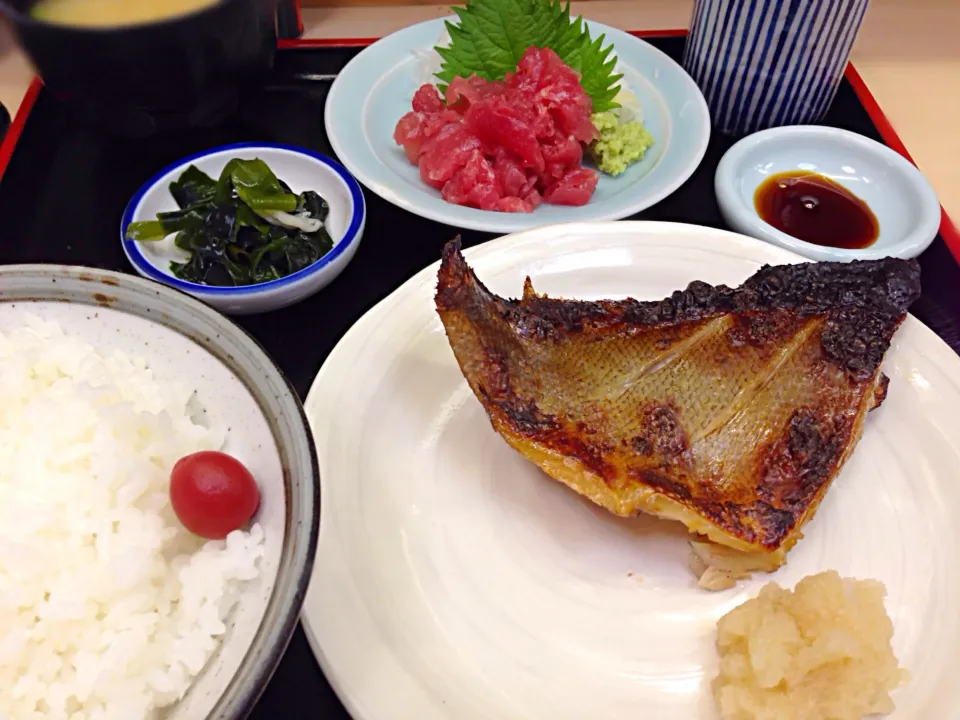 つぼ鯛の西京焼きと中おちの定食|流線形さん