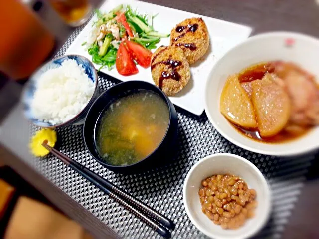 大根と手羽先のこっくり煮
オーブン焼きコロッケ
グリーンサラダ
豆腐とワカメの味噌汁
納豆|rinkoさん