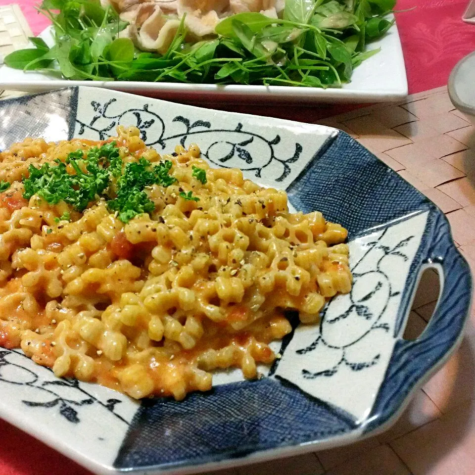 Snapdishの料理写真:雪結晶のパスタ トマトクリームソース|ふぃるまめんとさん