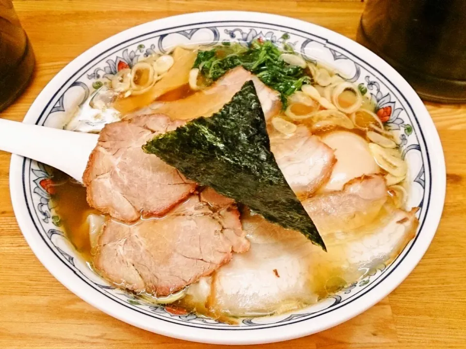 左吉ラーメン(チャーシュー、ワンタン、半熟煮玉子入り)|ブラスワさん