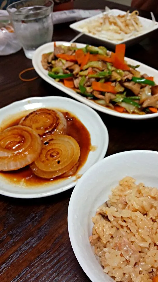 新玉ネギのステーキ、野菜炒め、炊き込みご飯、新玉ネギのサラダ|nonmamaさん