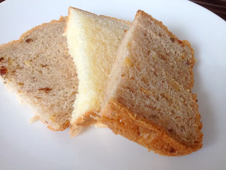 実家のパン焼き機で.欲張り3種食パン🍞|えりさん