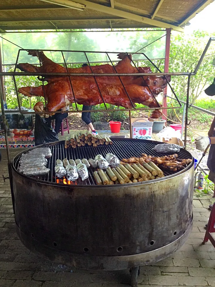 BBQ party with a Big pig|starspotさん