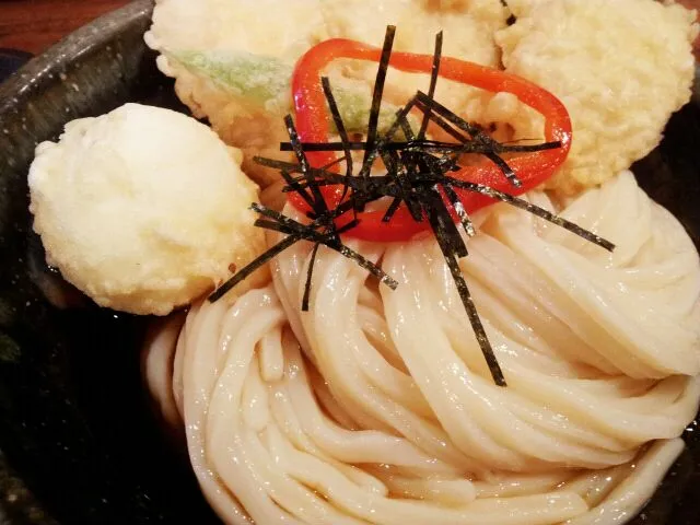 Snapdishの料理写真:【大阪・空堀商店街】饂飩きぬ川「とり天玉子ぶっかけうどん」|うえおさん