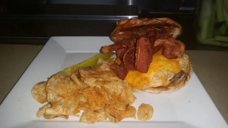 Crab Pretzel Bacon Cheeseburger|Troy Jamesさん