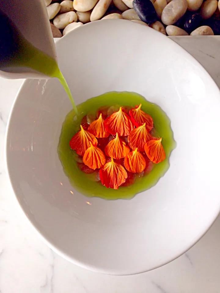 Nasturtium. Apple. Celery.|scott winegardさん