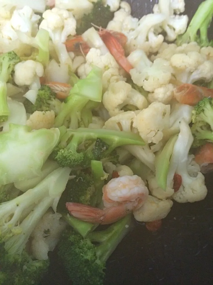 Broccoli and cauliflower with prawns and wolfberries|Ong Sor Fernさん