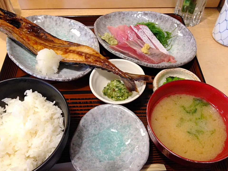 Snapdishの料理写真:さば焼き定食 刺身付き|トリさん