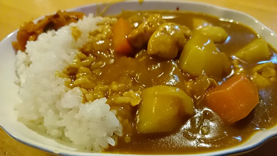 『かぞくのためのカレールウ。』ってのに、無添加のチキンブイヨンを加えて作ったお家カレー。美味しかった(^^♪|ジイジさん