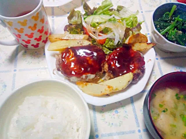 Snapdishの料理写真:チーズ乗せハンバーグ|うたかた。さん