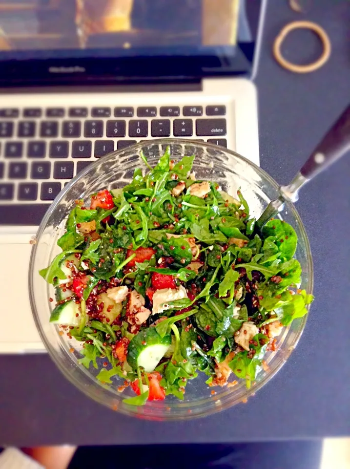 Arugula Spinach salad topped with quinoa, strawberries, cucumber, chicken, crumbled feta and drizzled with coconut oil and balsamic vinegar|kristen hawleyさん