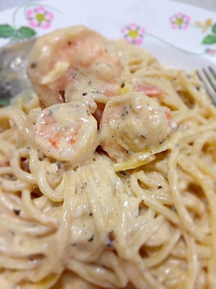 Pasta w prawn in creamy sundried tomato sauce|diniarishaさん