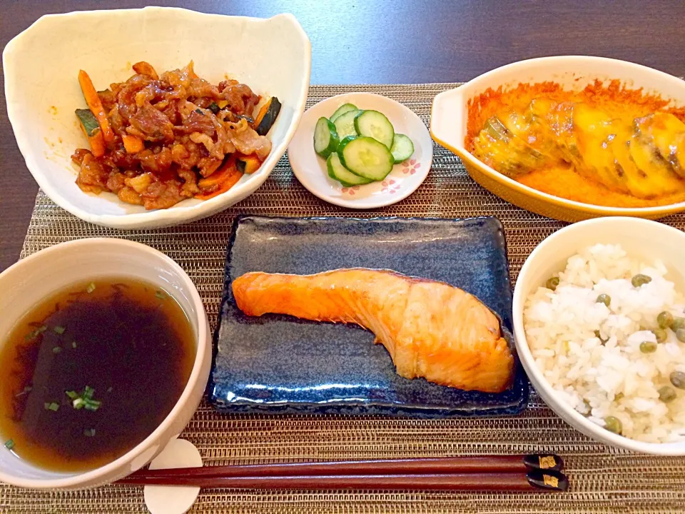 カボチャと豚肉のコチュジャン炒め   胡瓜の漬物   安納芋のチーズ焼き   豆ご飯   塩鮭   もずくスープ|NAKATAさん