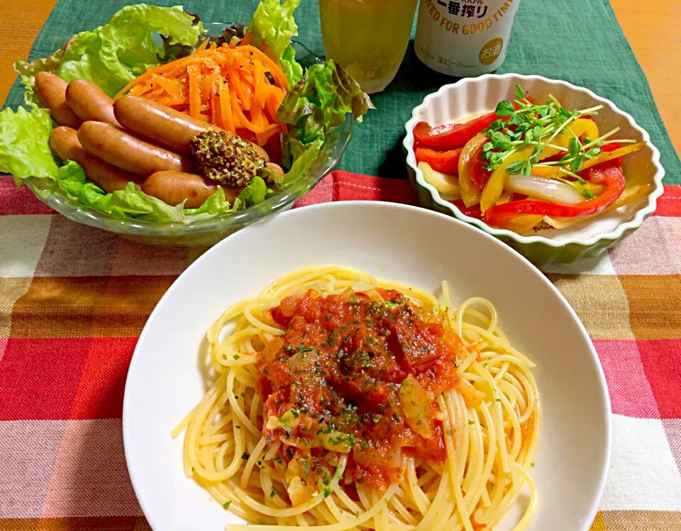 フレッシュからのトマトソースパスタ、人参サラダとボイルソーセージ、焼きパプリカ|ぷっくりんこ💙さん