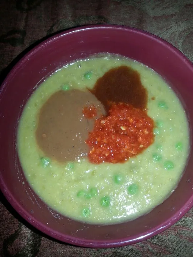 Snapdishの料理写真:pea soup with habanero sauce, paste, and Tabasco.  So good! !!|Polly Gelfusoさん