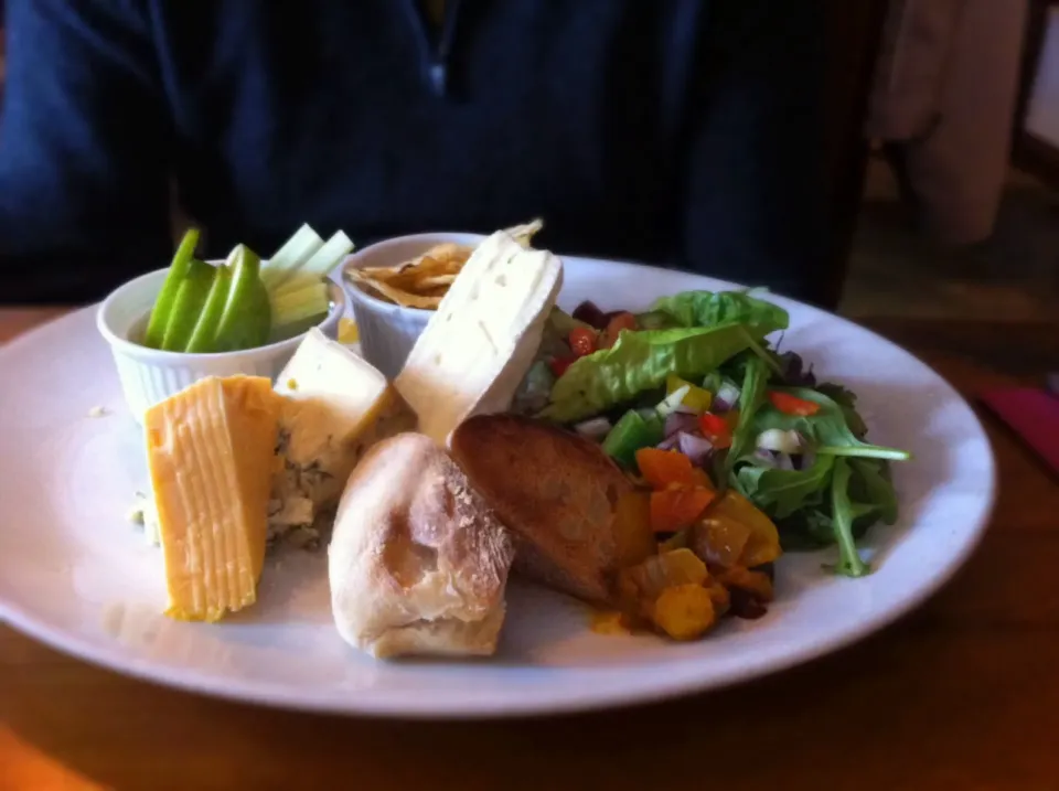 Cheese Ploughmans - a selection of cheeses, bread, salad and apple slices with celery|🍓Jolejo🍓さん