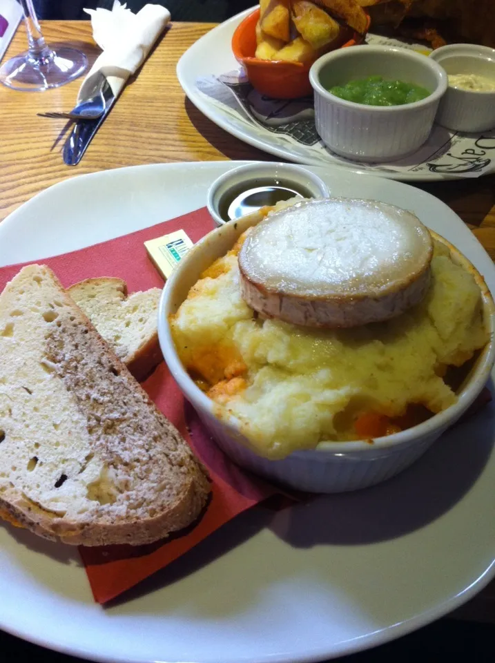 Snapdishの料理写真:Goats cheese and potato pie with vegetables, bread and herb oil|🍓Jolejo🍓さん