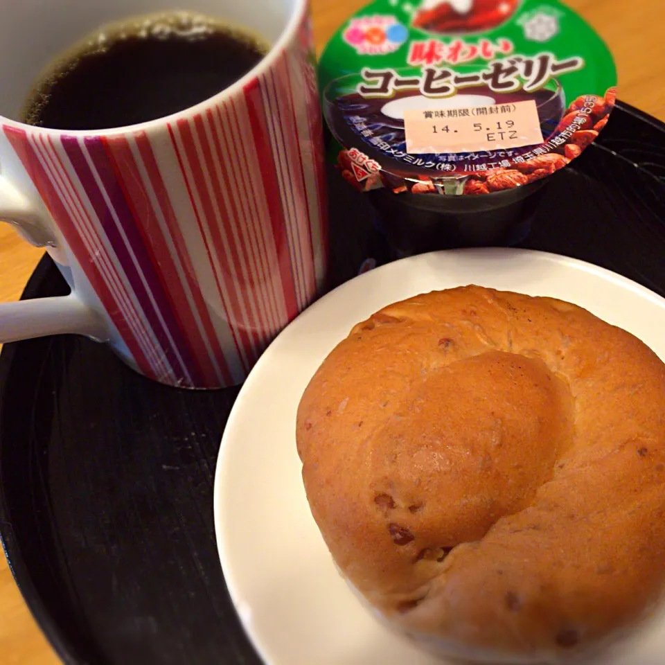 Snapdishの料理写真:くるみパン コーヒーゼリー コーヒー|さるさん