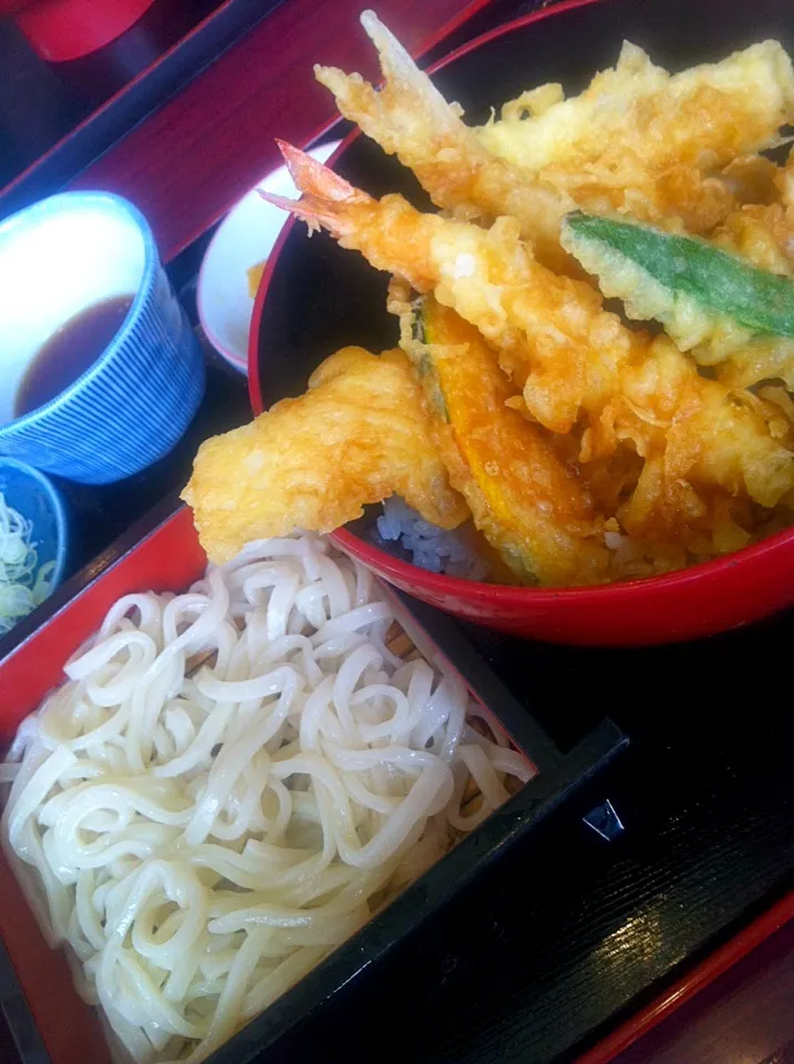 Snapdishの料理写真:ランチ天丼（冷しうどん）@夢庵|Kazuya Miyukiさん