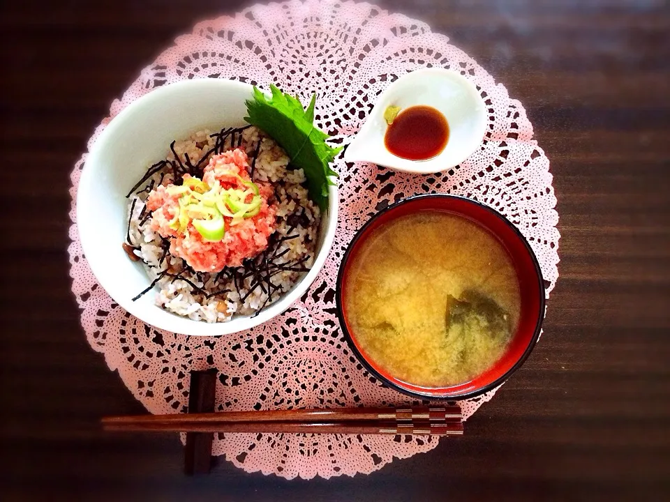 Snapdishの料理写真:朝ごはん まぐろ叩き丼|poohさん