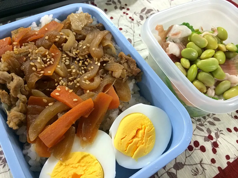 Snapdishの料理写真:お弁当。豚丼、ゆで卵、青豆と生ハムのサラダ。|liccaさん