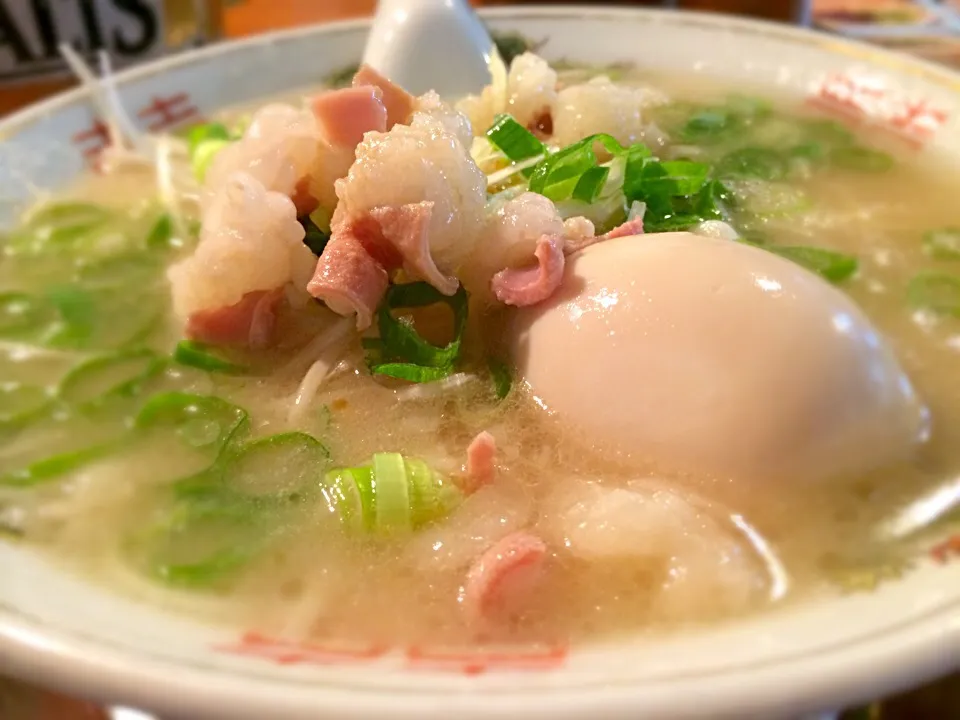 ホルモン屋の昼限定ネギもつラーメン@新橋|かっちっさん