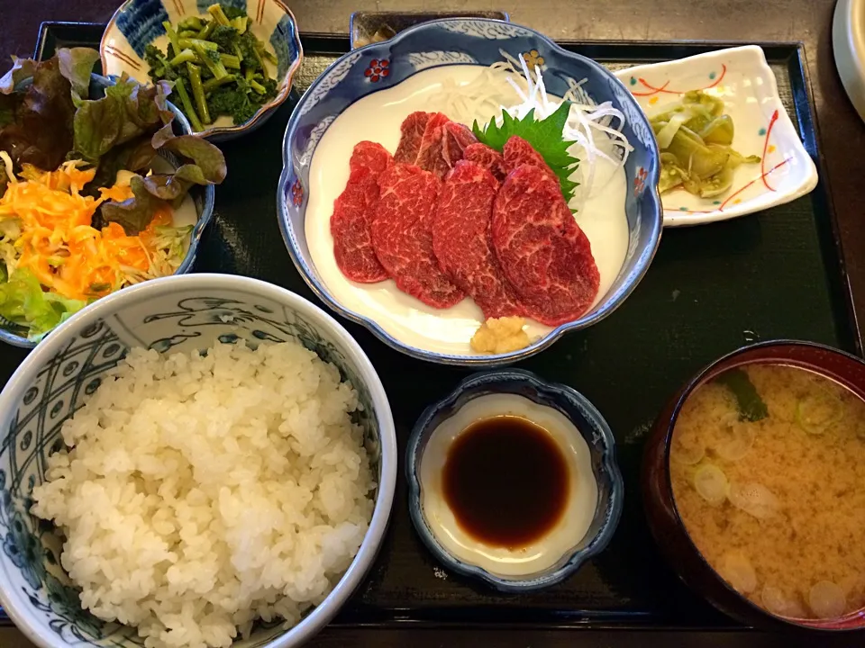 馬刺し定食|もうちゃんさん