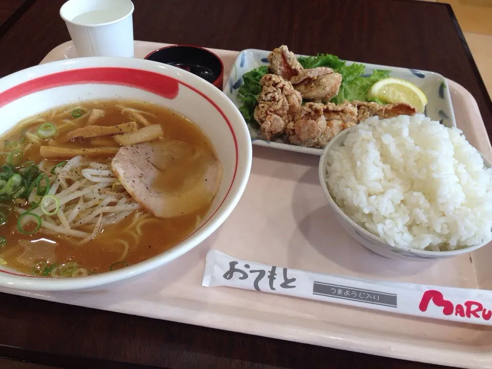 雨降りそうで昼飯|pin_floさん