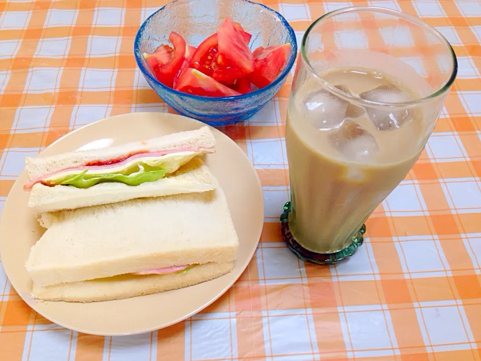 朝食に☕️アイスカフェオレ|めっちいさん