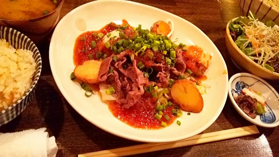 賄い飯♪ 牛肉野菜炒め&新じゃがフライ すりおろし野菜ソースがけ|Gauche Suzukiさん