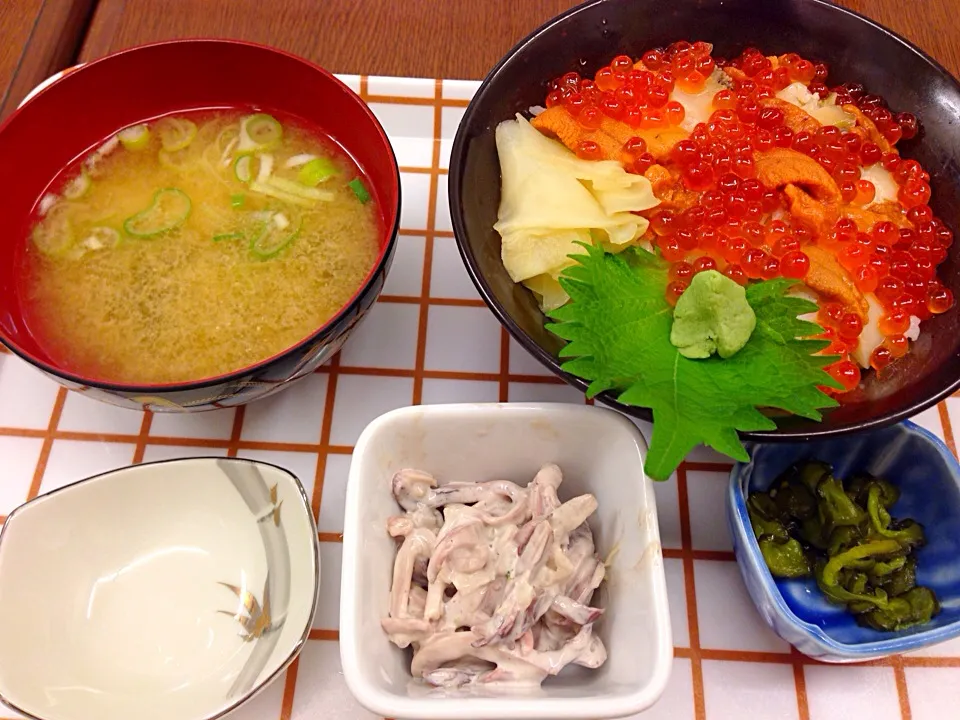 Snapdishの料理写真:うにあわびいくら丼|まきさん