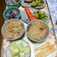 Snapdishの料理写真:炊き込みきのこご飯、焼き魚、春雨酢の物、ゆでブロッコリー、メロン、チーズ巻き|Airo Sakuraさん