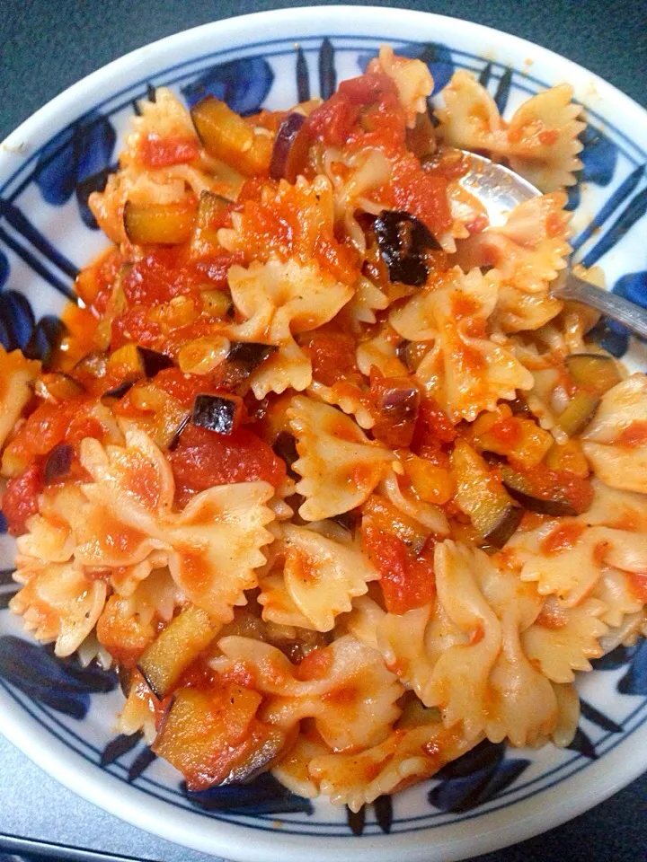 theおじさんの手料理……今日の夕食は茄子とトマトのファルファッレ…見た目は悪いけど美味いよ‼︎|Norifumi Hosogayaさん