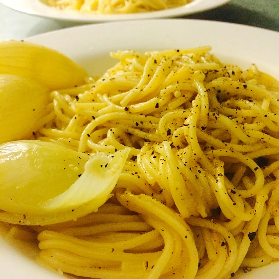 Snapdishの料理写真:Ciaco e pepe/ Cheese and Pepper Spaghetti|Rachelle Elise Etienne Breidenbachさん