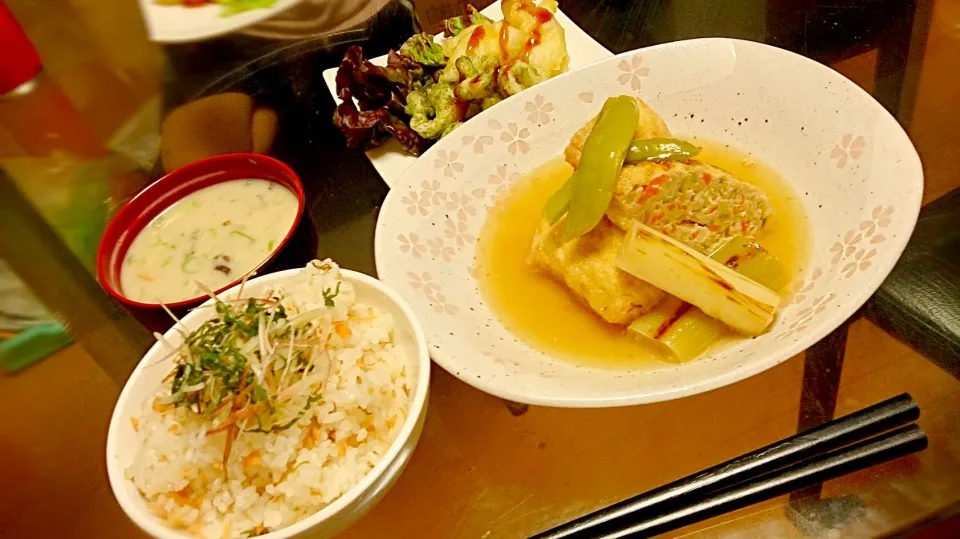 揚げ巾着煮.イカの二色揚げ.鮭ご飯.粕汁|Chika Iwaiさん