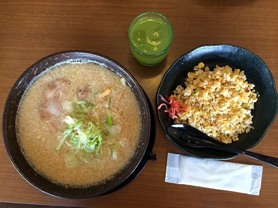 玉子チャーハンのランチ|ばーさんさん