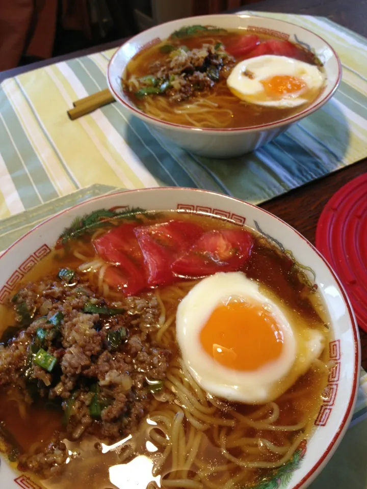 イオンのインスタントラーメンアレンジ、担々麺。玉子はレンジで温泉卵。|kenji kojimaさん