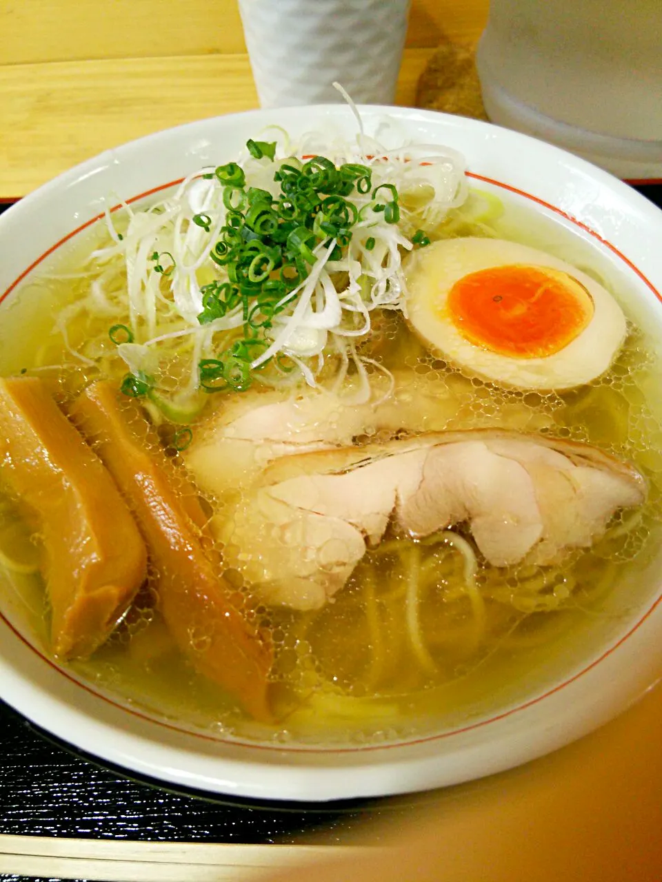 ｢みの家｣の塩ラーメン(鶏チャーシュー)|ちはるさん