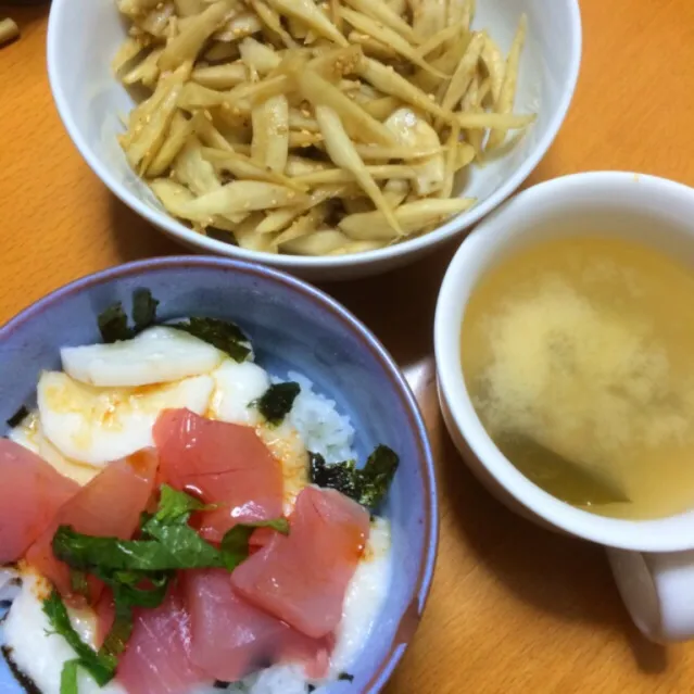 マグロ山かけ丼、キンピラ牛蒡|お父ちゃんファミリーさん