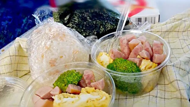 電車でちょこっと食べるお弁当♪|Akiko Katoさん