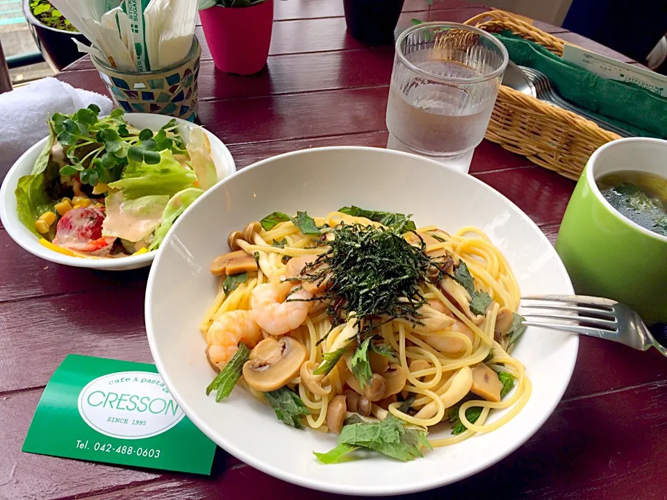 小エビとキノコと青じその醤油味パスタ|uchikawa hiroshiさん