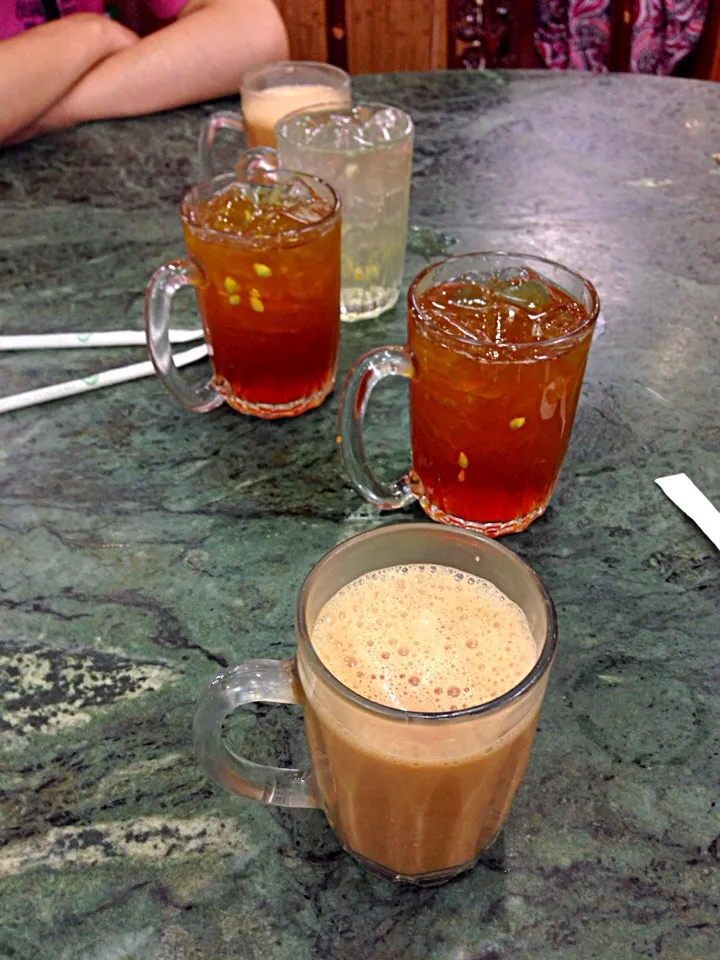 Malaysian Drinks (Milk Tea, Lemon Tea, Calamansi Juice)|willklhさん