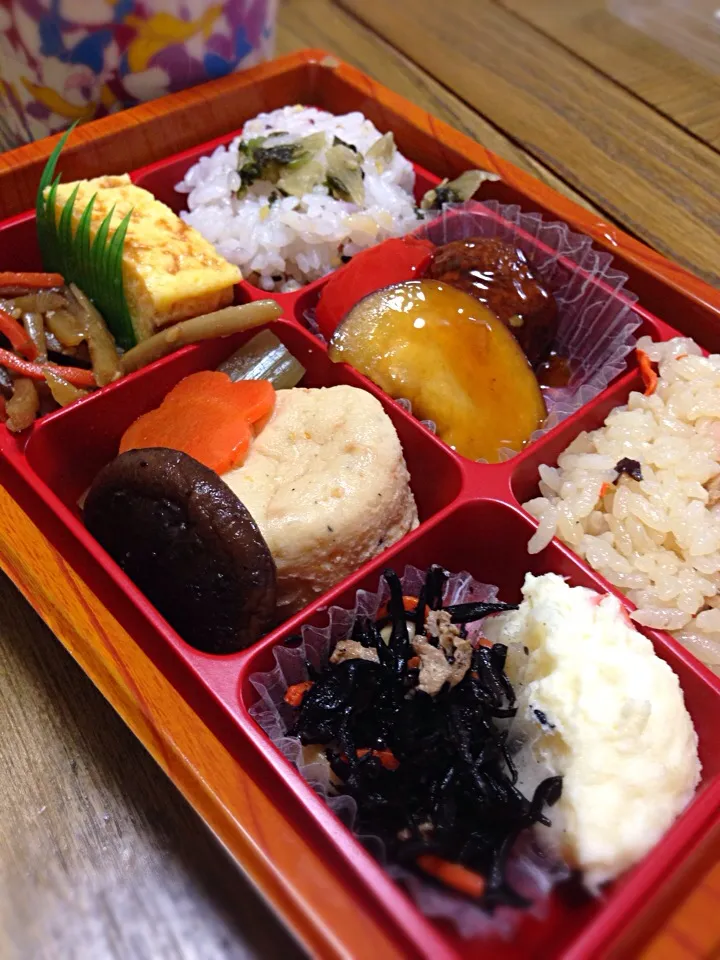 Snapdishの料理写真:タケノコご飯と十六穀米ヘルシー弁当|Atsuko Takahashiさん