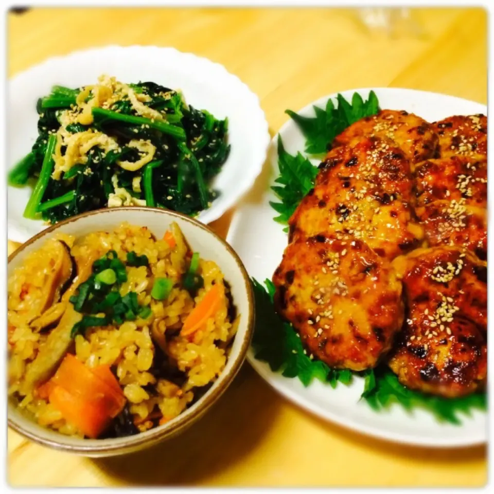 ✳︎ゴボウの炊込みご飯✳︎豆腐と鶏ひきのふわふわつくね✳︎ほうれん草のおひたし|こまあずさん