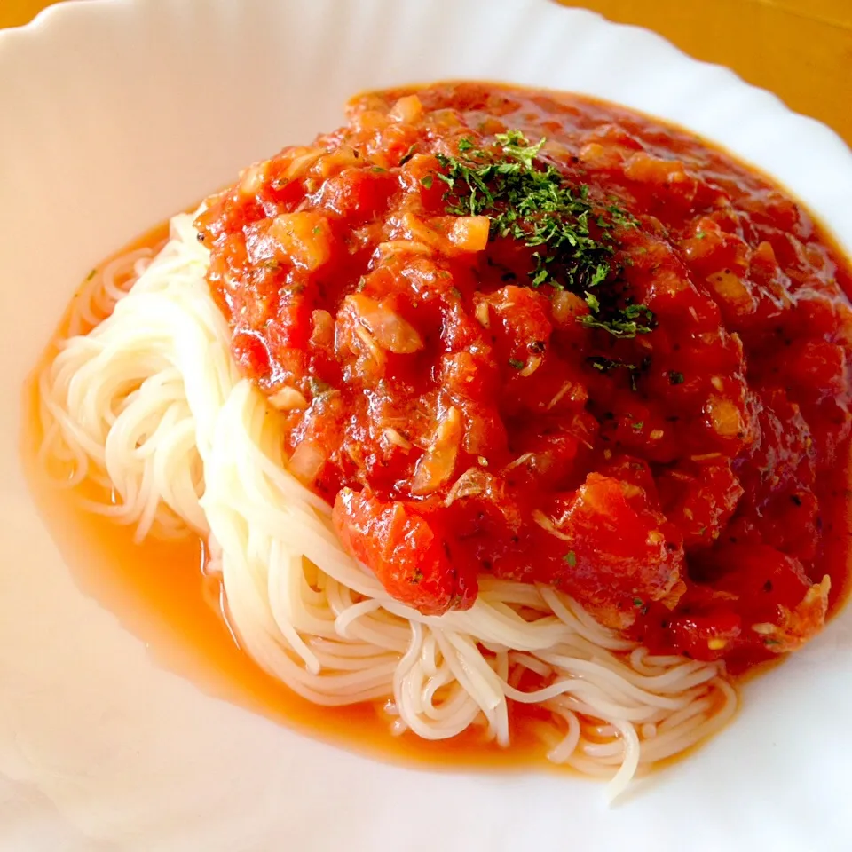 Snapdishの料理写真:トマトの冷たいそうめん|カウンター嬢さん