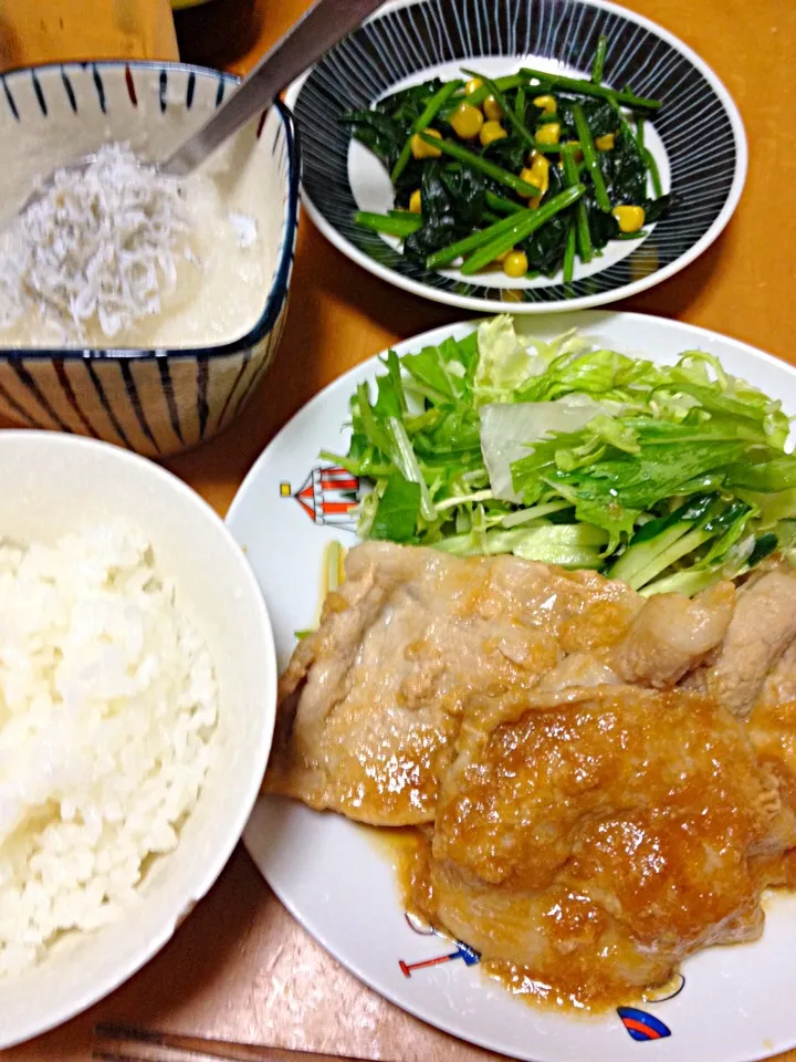 Snapdishの料理写真:豚のしょうが焼き定食|あやさん