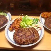 Snapdishの料理写真:特大サイズのハンバーグ 笑|まなみさん