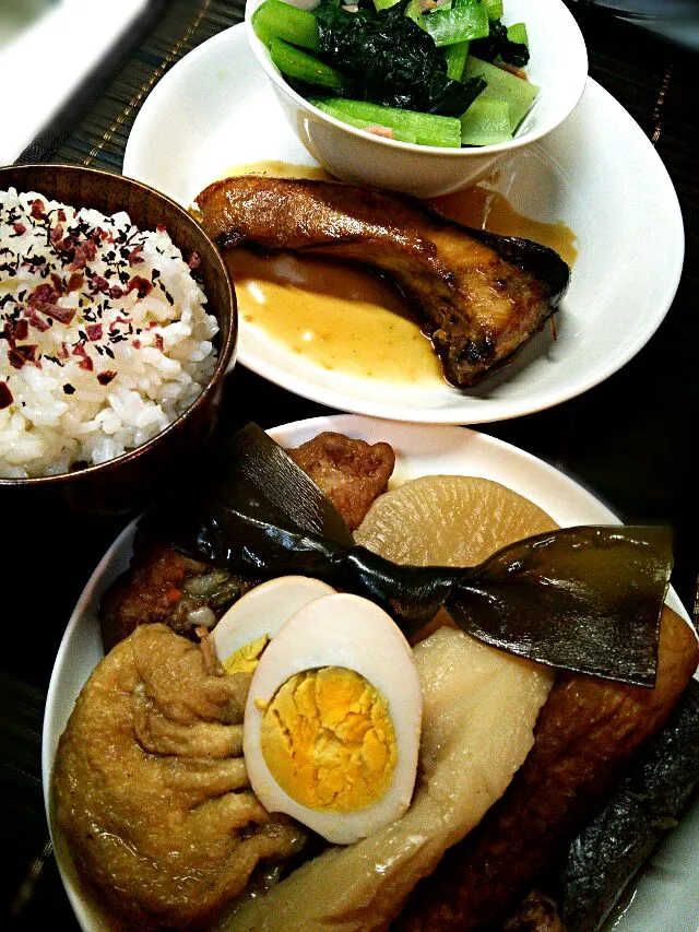 今日の夜ご飯はブリの照り焼き、野沢菜とハムのお浸し、ゆかりご飯に昨日の残りのおでん♪|Kashimanakitchenさん